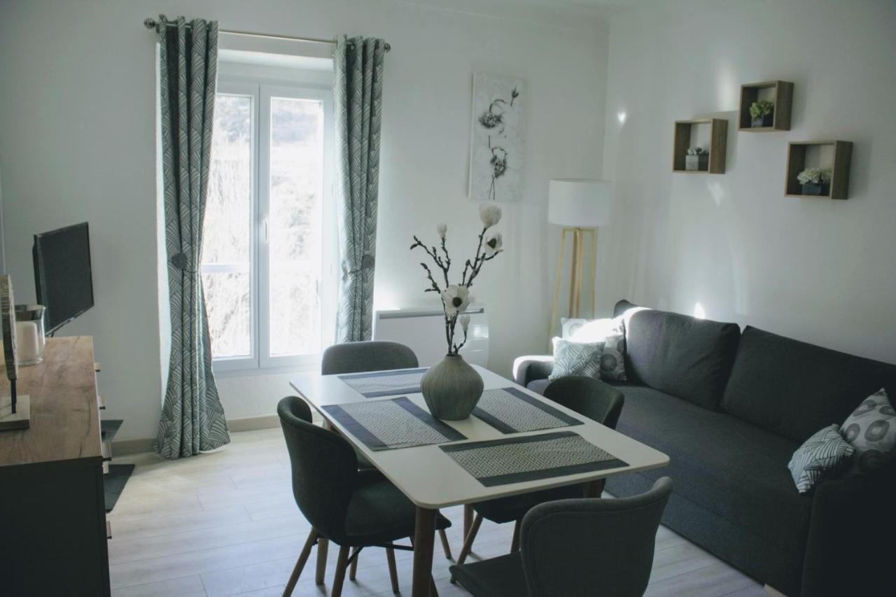 Charmant Appartement Au Coeur Des Gres D Annot Luaran gambar