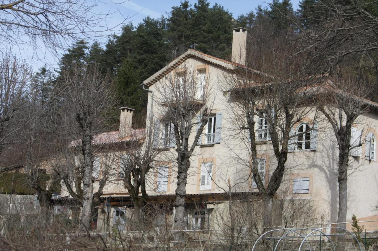 Charmant Appartement Au Coeur Des Gres D Annot Luaran gambar