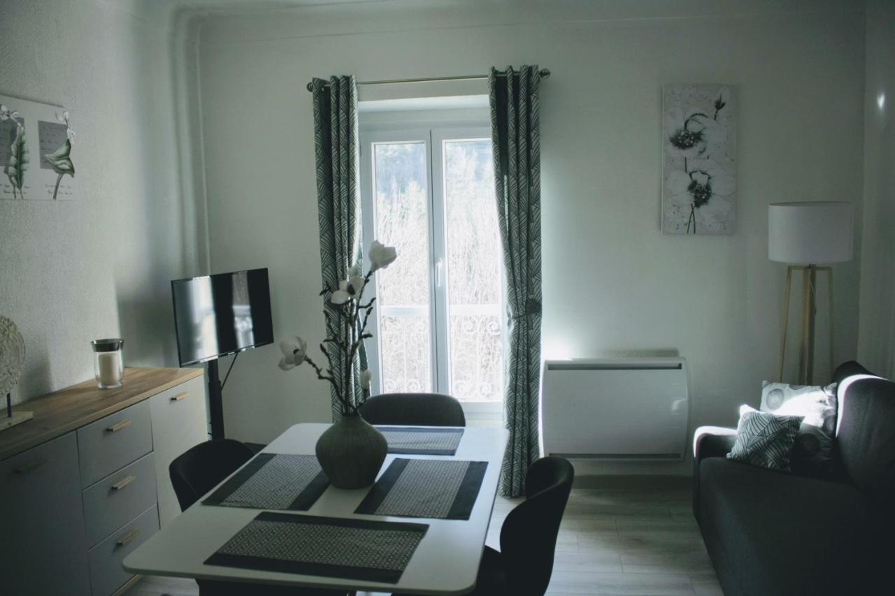 Charmant Appartement Au Coeur Des Gres D Annot Luaran gambar